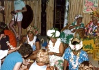 Fabrication couronnes à Bora Bora 1986 (22259 visits) Confection des couronnes et colliers de fleurs Bora Bora 1986 Fabrication couronnes à Bora Bora 1986