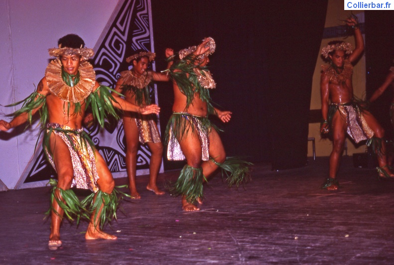 Moorea 1996 show tahitien