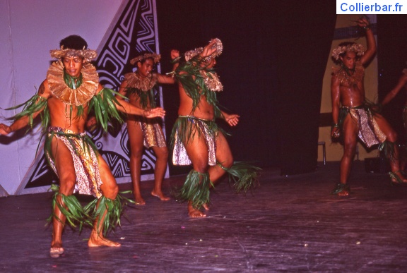 Moorea 1996 show tahitien