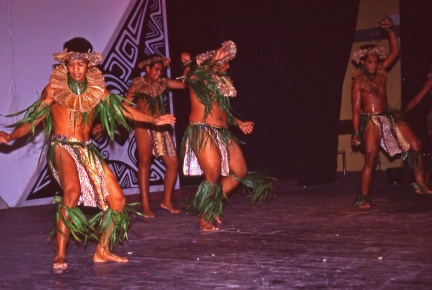 Moorea 1996 show tahitien