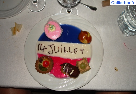 Villa Bella Dona8 - 14juillet (5009 visits) Villa Bella Dona3 - Année 2007
Dîner du 14juillet au bord de la piscine Villa Bella Dona8 - 14juillet