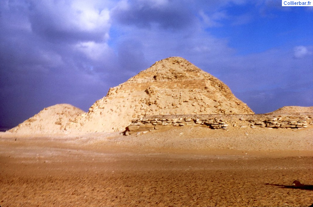 Guizeh - vers Sakkara petites pyramides de reines