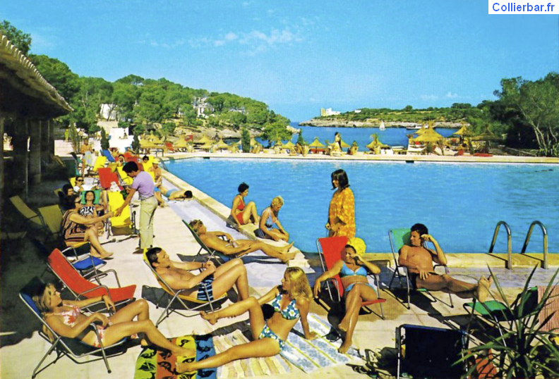 Le bar et la piscine