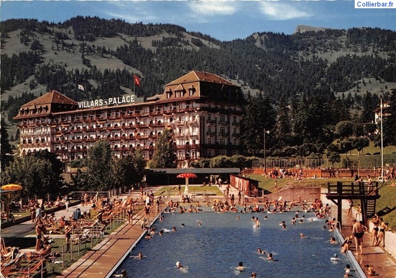 Le palace et la piscine