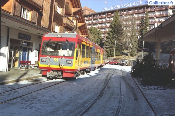 Le train devant le Palace