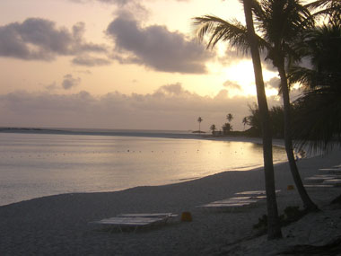 Paradise Island La plage le soir