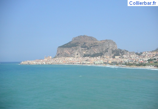 Cefalu ville et rocher (11542 visits) Vue de Cefalu et son rocher depuis le club Cefalu ville et rocher