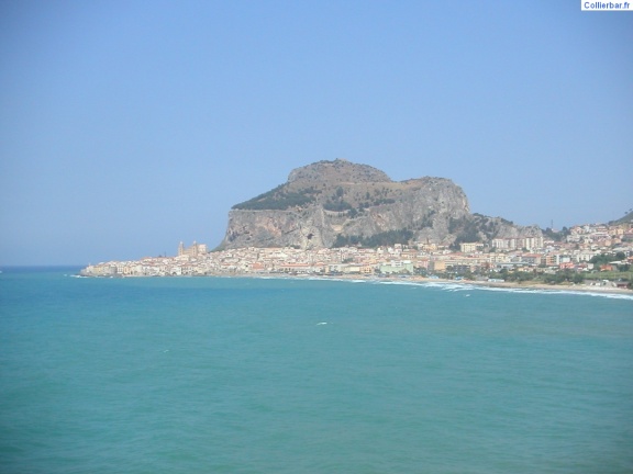 Cefalu ville et rocher