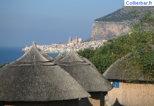 Cases et Rocher (11571 visits) Vue de la ville de cefalu depuis le village Cases et Rocher