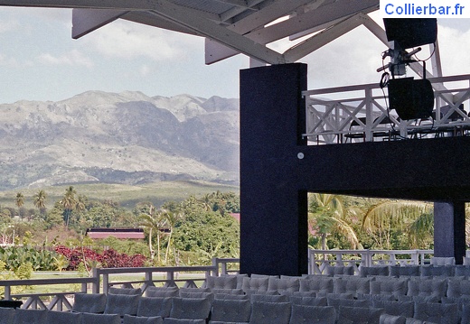 Le théâtre (6659 visits) Le théâtre de Magic Haiti 1981 Le théâtre