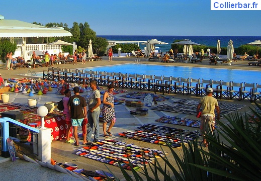 Souk au bord de la piscine (6684 visits) Le souk du mercredi autour de la piscine (journée tunisienne) Souk au bord de la piscine