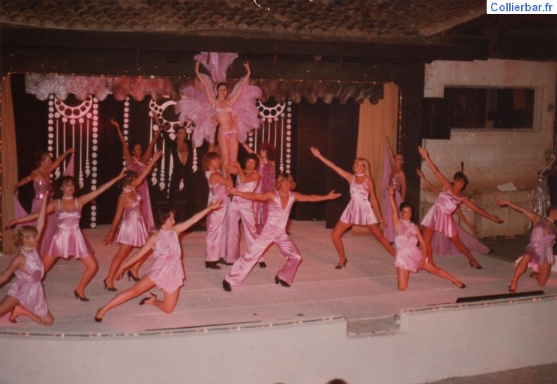 Spectacle Dancing Star2_Porto Petro_1980.jpg
