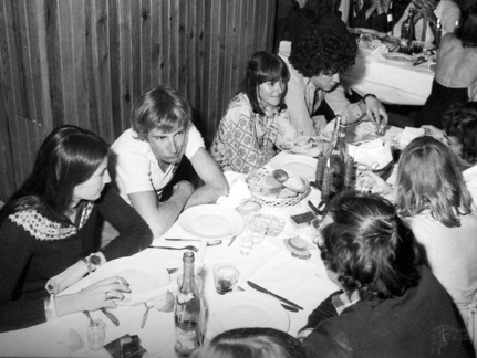 Superbagnère hiver75/76 (1983 visits) groupe de moniteurs déguisés Superbagnère hiver75/76