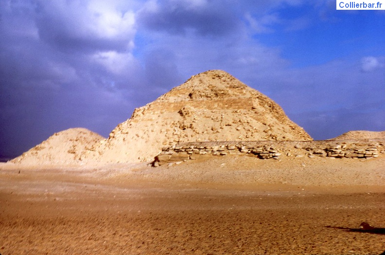 Guizeh - vers Sakkara petites pyramides de reines