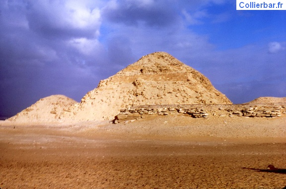 Guizeh - vers Sakkara petites pyramides de reines