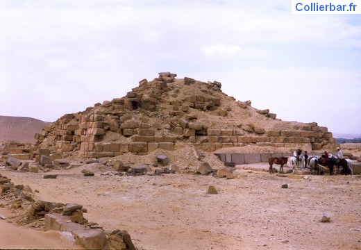 Guizeh - Temple solaire d Abu Ghorab - base de l' obelisque entre Guizeh et Sakkara.