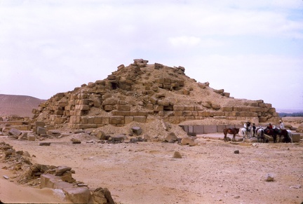 Guizeh - Temple solaire d Abu Ghorab - base de l' obelisque entre Guizeh et Sakkara.