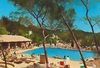 Le bar et la piscine (16544 visits) Le bar et la piscine Le bar et la piscine
