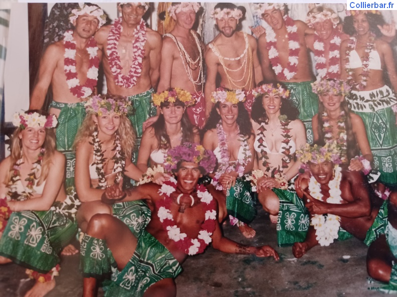 Cargese été 1993 .Show Tahitien avec de véritables go's Tahitiens(les kahinas de Moorea).jpg
