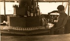 Baratti, on prépare un coup!! (6862 visits) Club Méditerranéen Golfo di Baratti années 50. préparation de l'apéritif Baratti, on prépare un coup!!